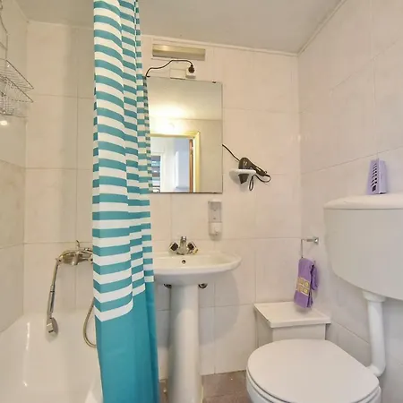 The Place Graca Prime Гостьовий будинок Лісабон